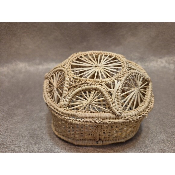 Vintage Folk Art Boho Small Woven Treasure Trinket Box Sweet Grass & Wire - Picture 10 of 16